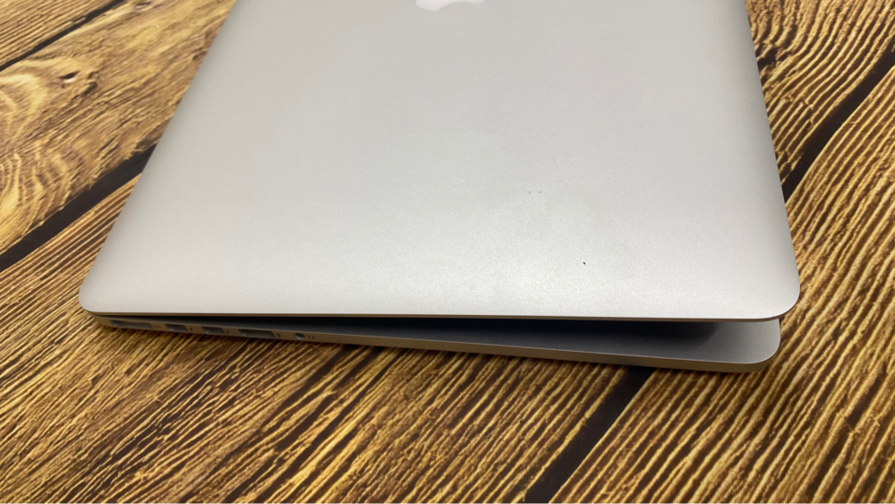 HN Macbook pro 2025 15inh theNEXTvoz